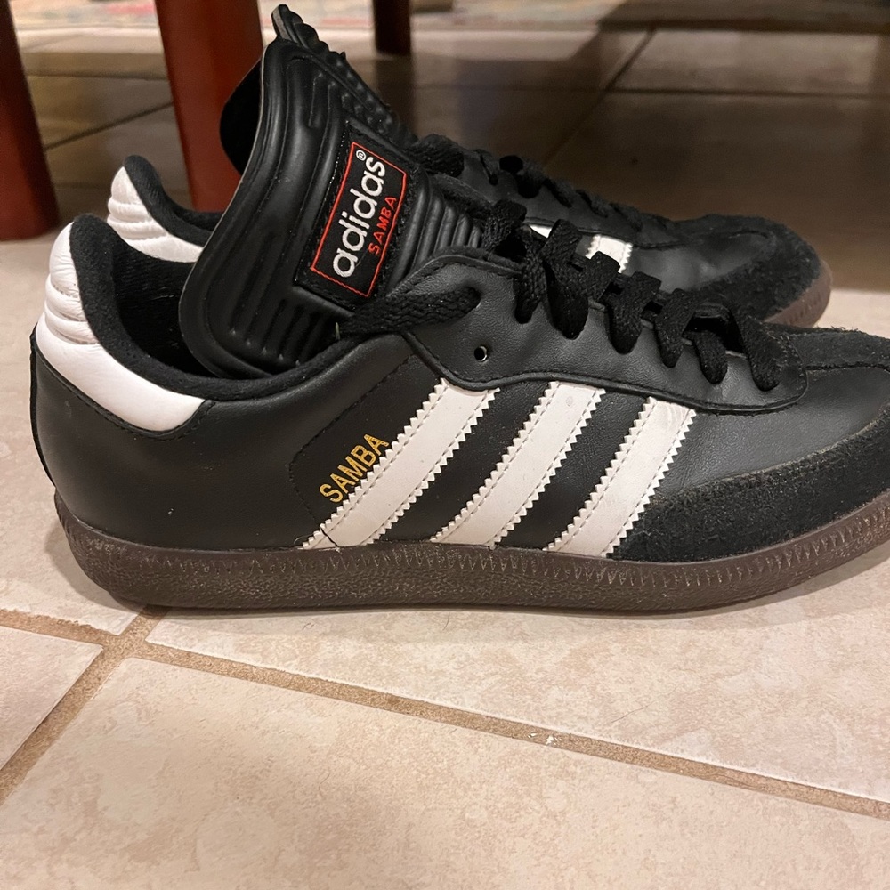 adidas samba classic indoor soccer shoes (unisex)